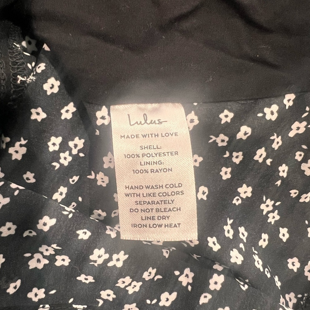 Lulu’s Black Floral Print Puff Shoulder Top Women’s Size Small - Picture 8 of 9